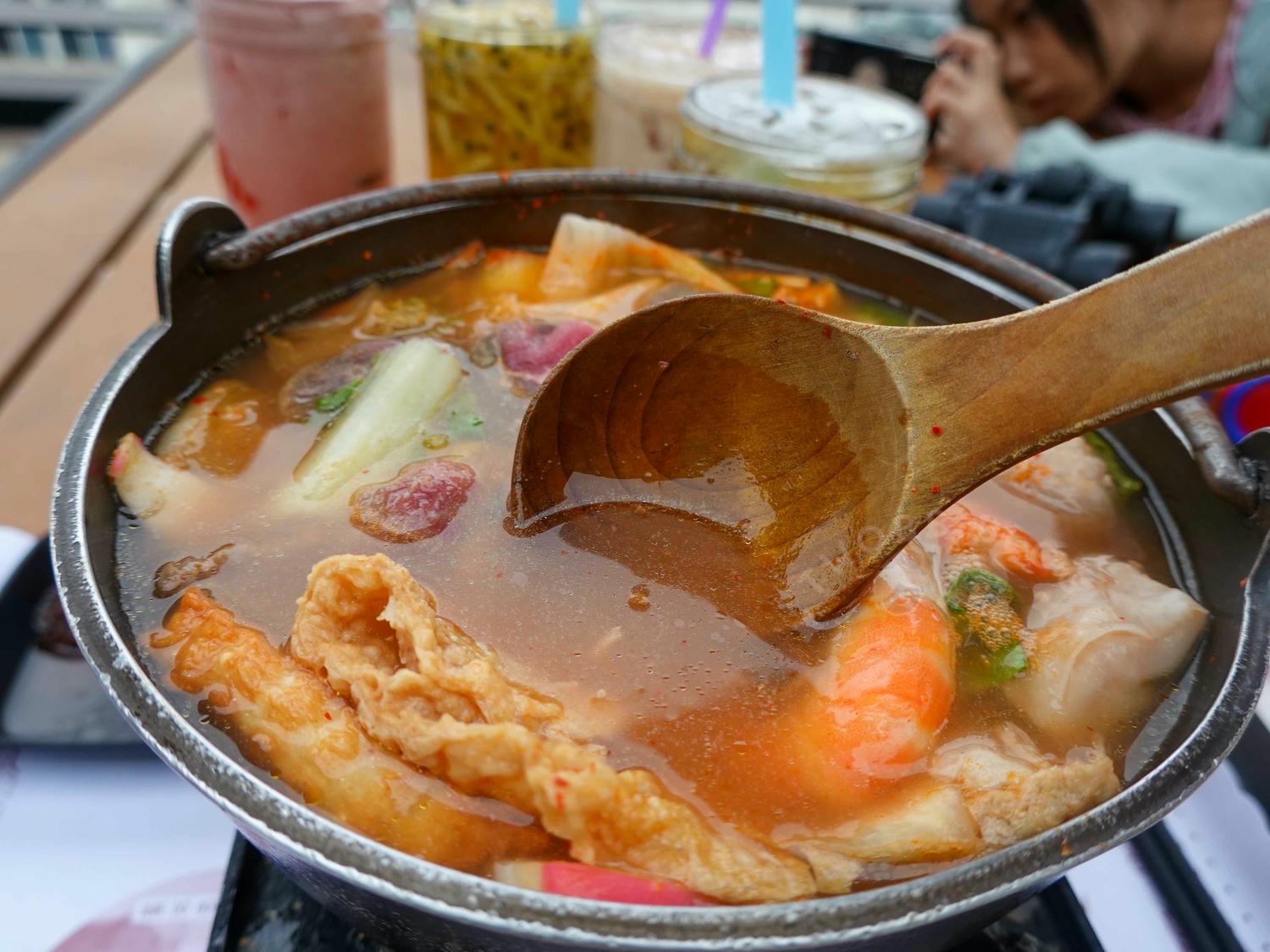 桃園|大園101景觀餐廳》全亞洲最高,桃園美食推薦!近距離欣賞飛機的景觀餐廳!有牆面彩繪及造景,白天與夜景各自美麗。 - 第53張圖