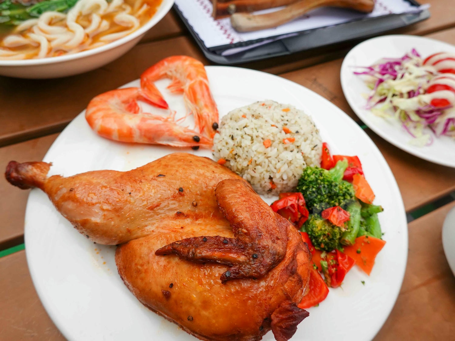 桃園|大園101景觀餐廳》全亞洲最高,桃園美食推薦!近距離欣賞飛機的景觀餐廳!有牆面彩繪及造景,白天與夜景各自美麗。 - 第57張圖