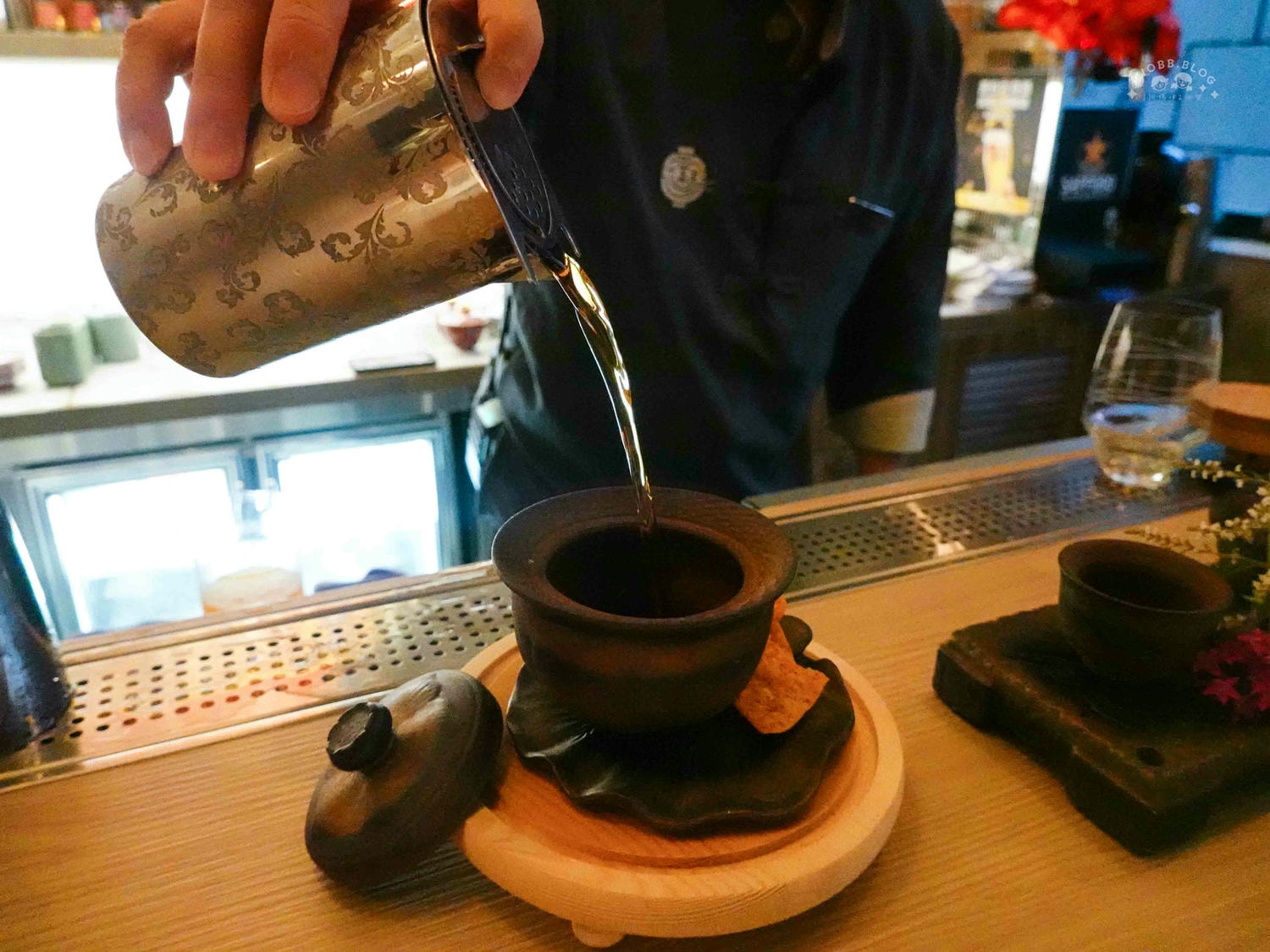 台南|杏花村》台南中西區必訪酒吧!中式復古風,古風老宅酒吧結合串燒 X 調酒,隱藏在繁華城市裡的世外桃源,還有客製化心情調酒! - 第56張圖
