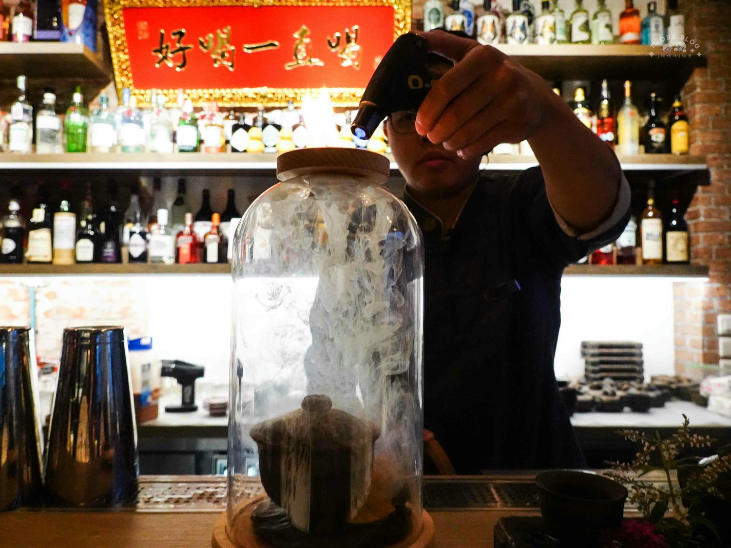 台南|杏花村》台南中西區必訪酒吧!中式復古風,古風老宅酒吧結合串燒 X 調酒,隱藏在繁華城市裡的世外桃源,還有客製化心情調酒! - 第57張圖