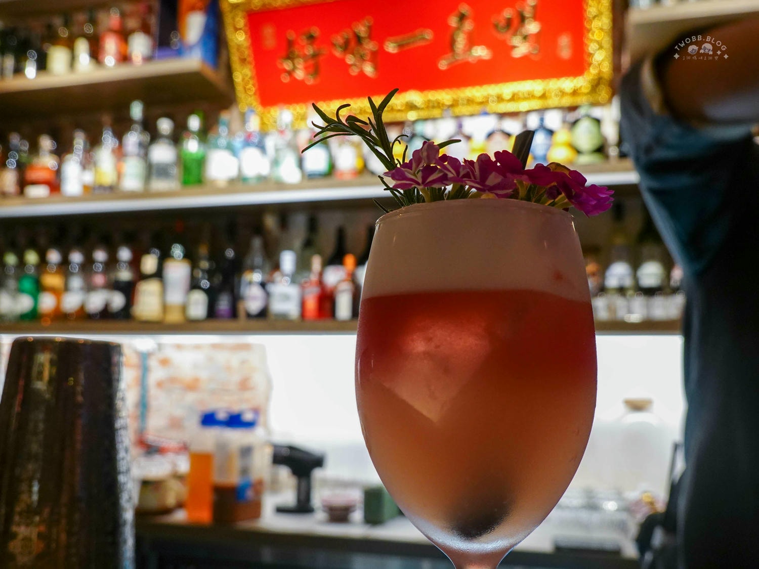 台南|杏花村》台南中西區必訪酒吧!中式復古風,古風老宅酒吧結合串燒 X 調酒,隱藏在繁華城市裡的世外桃源,還有客製化心情調酒! - 第69張圖