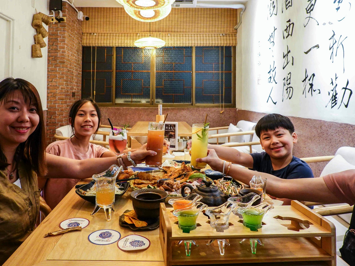 台南|杏花村》台南中西區必訪酒吧!中式復古風,古風老宅酒吧結合串燒 X 調酒,隱藏在繁華城市裡的世外桃源,還有客製化心情調酒! - 第79張圖