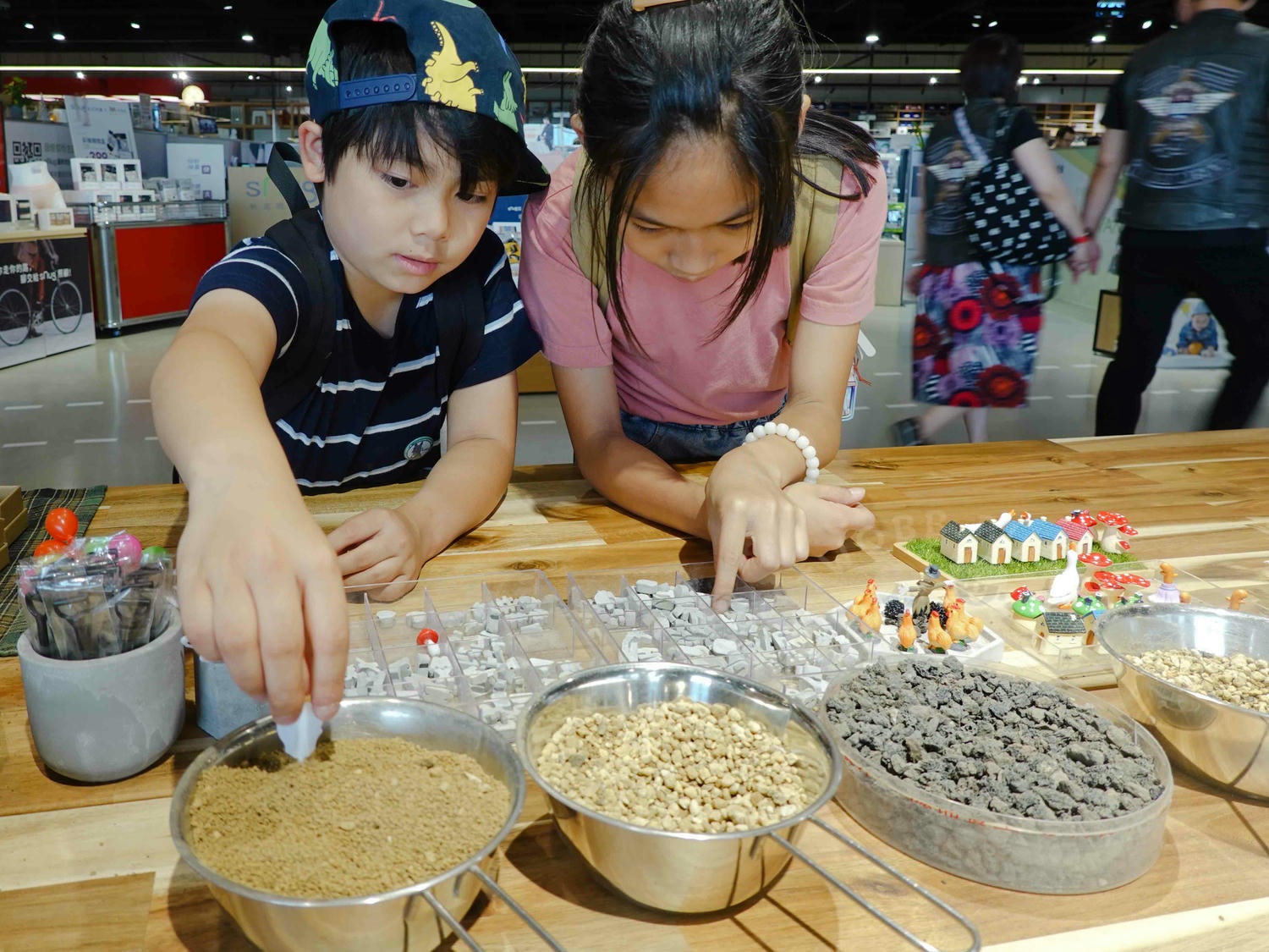 南投|樹德半山夢工廠》南投最大收納工廠!10層樓生命樹環樹步道,VR互動設施、攀岩高空垂降,一站式吃喝玩樂,有吃有逛有得玩,南投一日遊! - 第93張圖