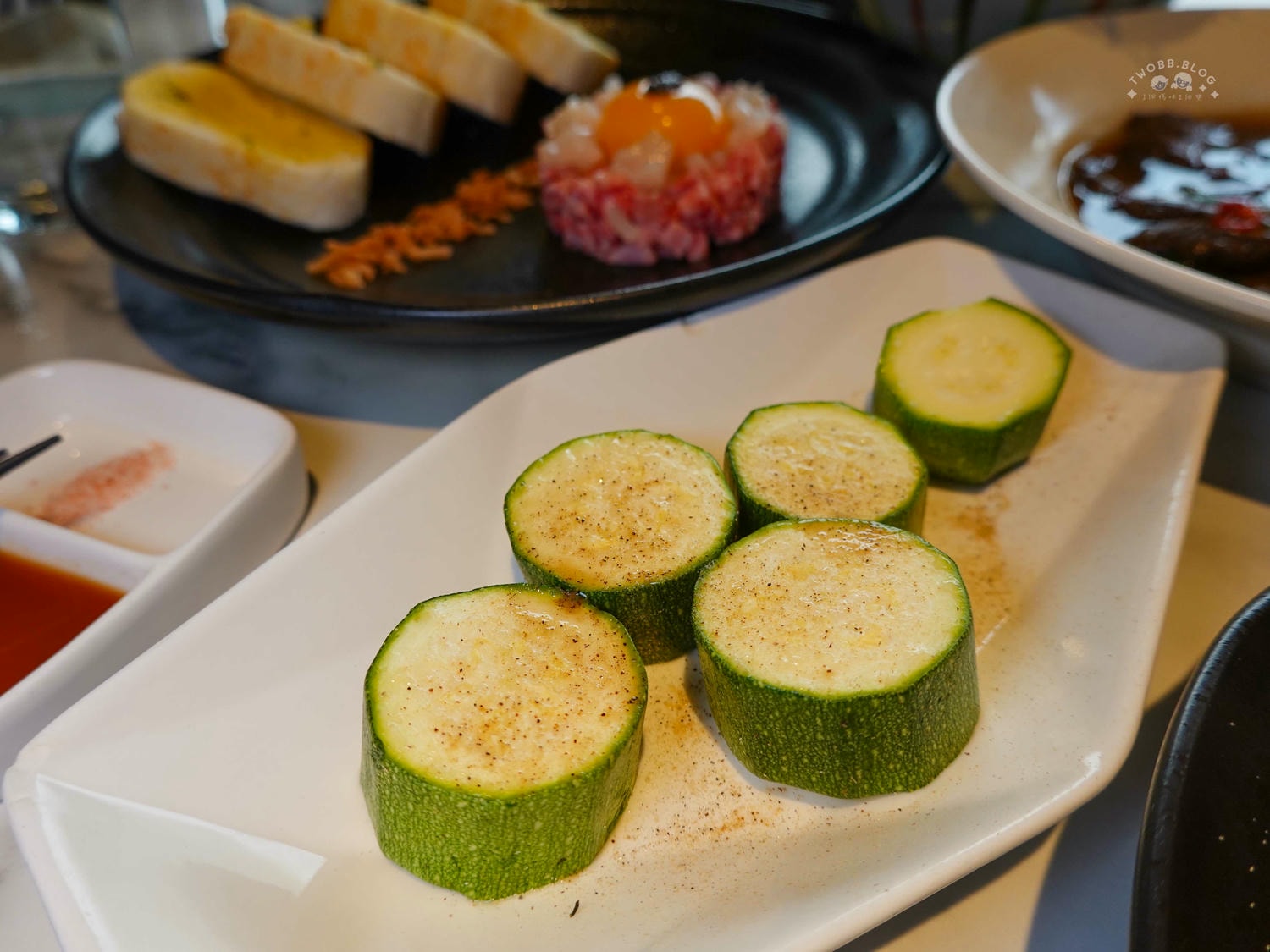 台中|Eartha 燒肉餐酒館》台中北區美食推薦!寵物友善,奢華系珠寶盒燒肉擺盤,網紅必拍餐廳,還有專人桌邊代烤服務。 - 第65張圖
