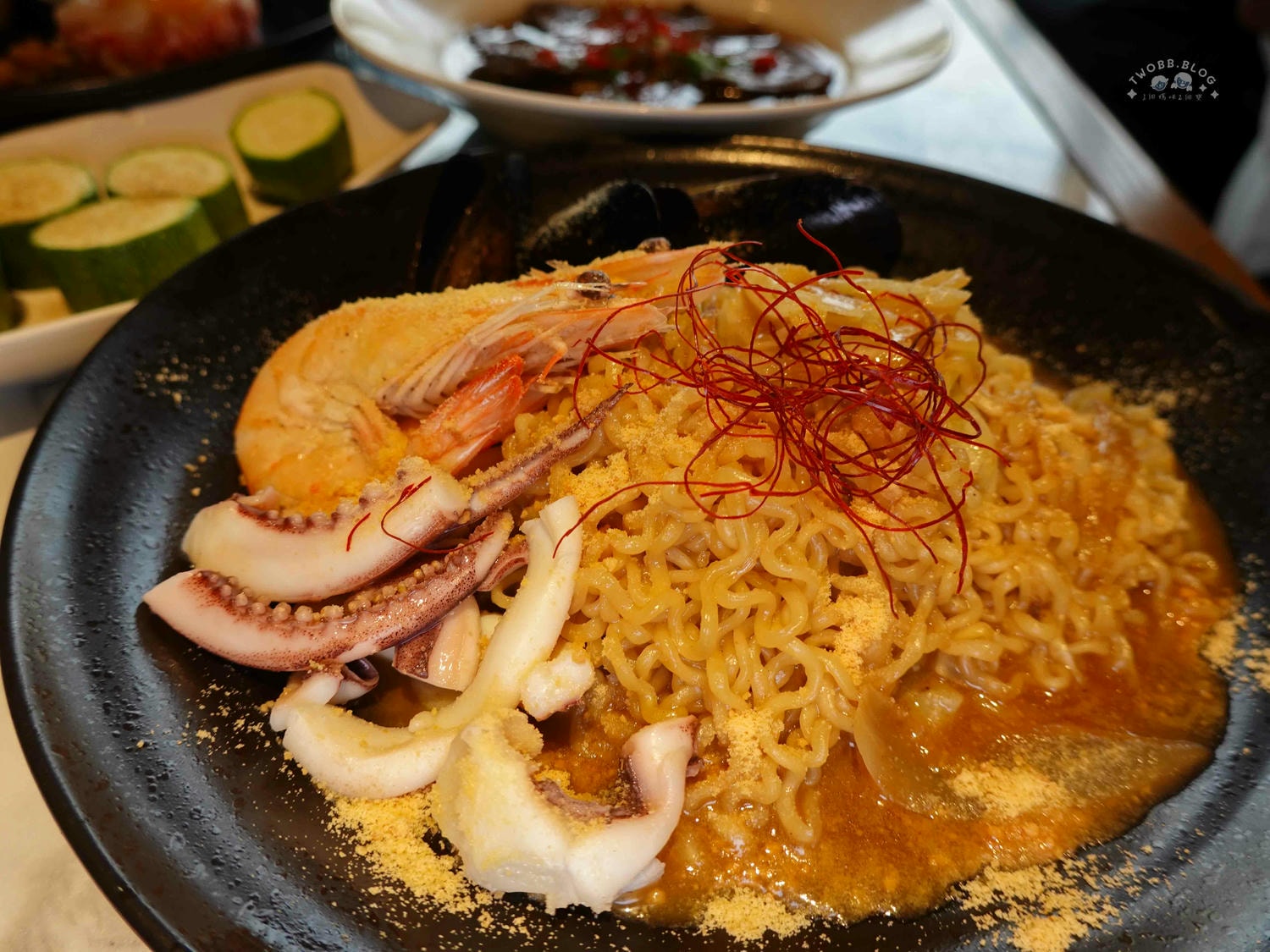 台中|Eartha 燒肉餐酒館》台中北區美食推薦!寵物友善,奢華系珠寶盒燒肉擺盤,網紅必拍餐廳,還有專人桌邊代烤服務。 - 第63張圖