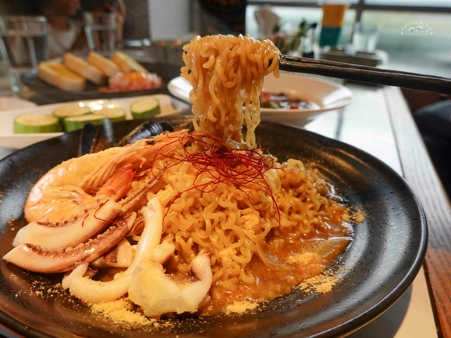 台中|Eartha 燒肉餐酒館》台中北區美食推薦!寵物友善,奢華系珠寶盒燒肉擺盤,網紅必拍餐廳,還有專人桌邊代烤服務。 - 第64張圖