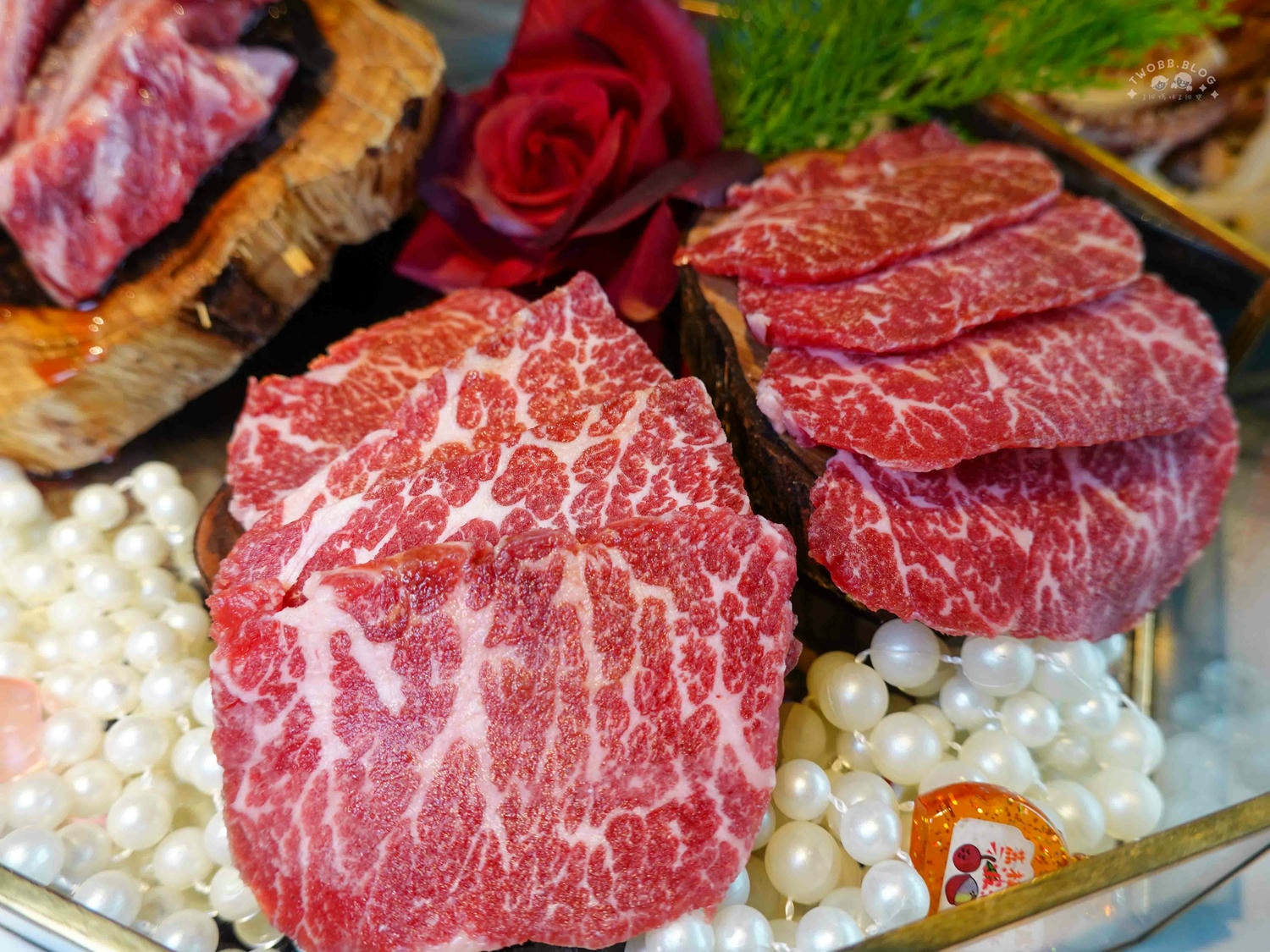 台中|Eartha 燒肉餐酒館》台中北區美食推薦!寵物友善,奢華系珠寶盒燒肉擺盤,網紅必拍餐廳,還有專人桌邊代烤服務。 - 第51張圖