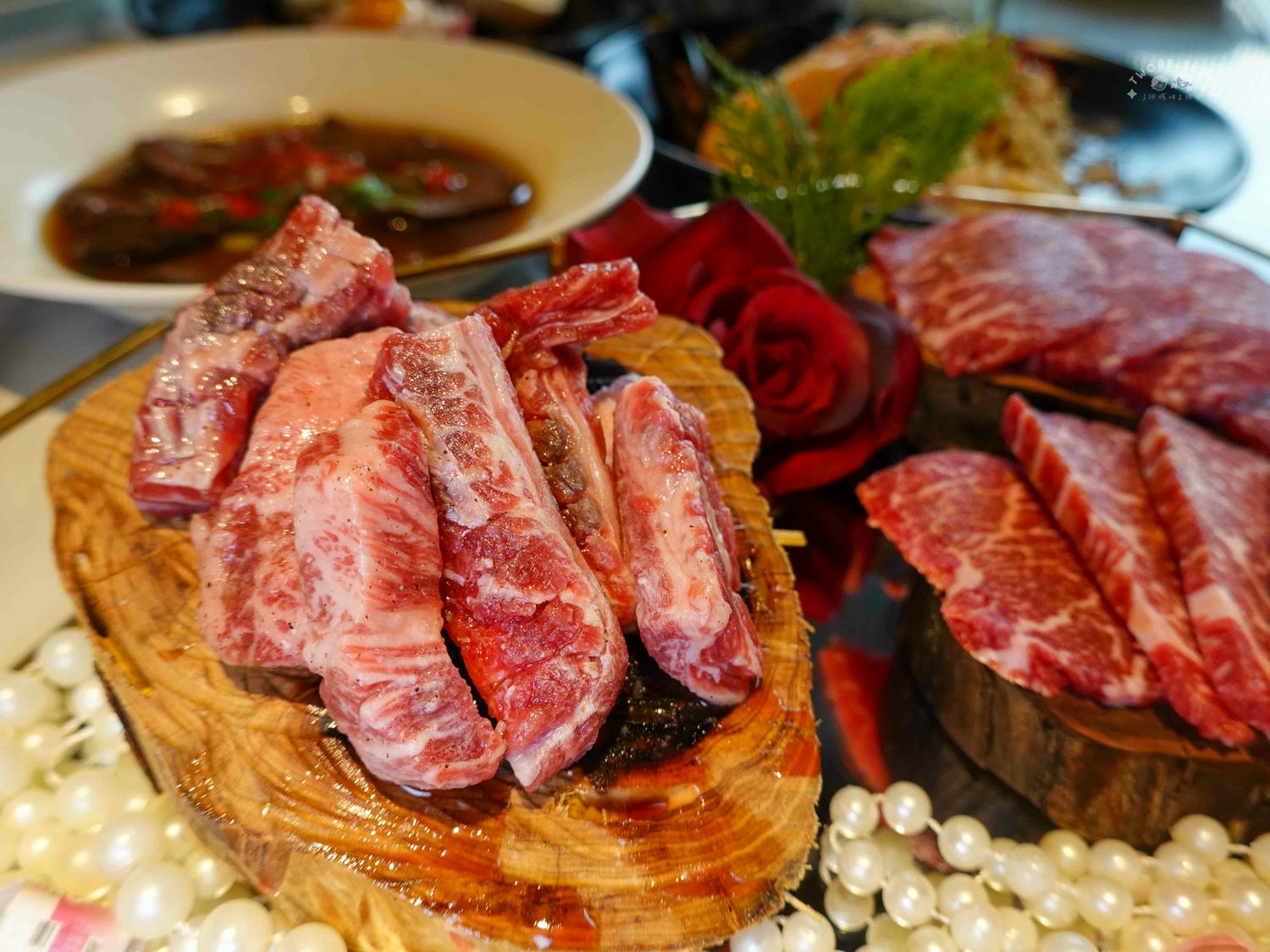 台中|Eartha 燒肉餐酒館》台中北區美食推薦!寵物友善,奢華系珠寶盒燒肉擺盤,網紅必拍餐廳,還有專人桌邊代烤服務。 - 第46張圖