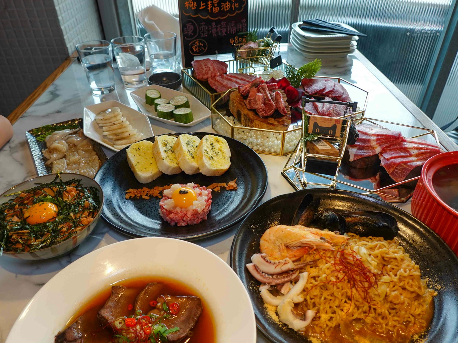 台中|Eartha 燒肉餐酒館》台中北區美食推薦!寵物友善,奢華系珠寶盒燒肉擺盤,網紅必拍餐廳,還有專人桌邊代烤服務。 - 第32張圖