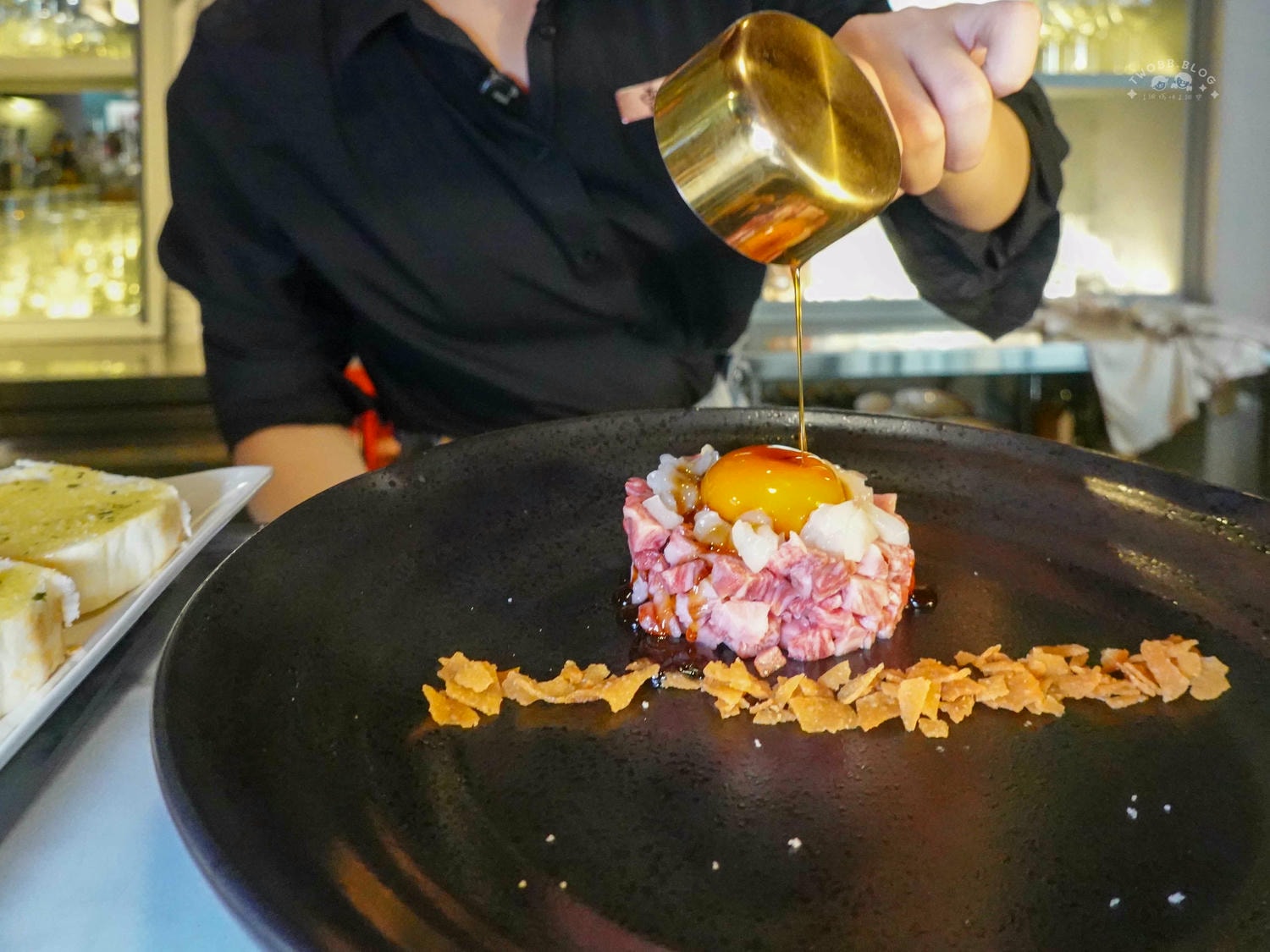 台中|Eartha 燒肉餐酒館》台中北區美食推薦!寵物友善,奢華系珠寶盒燒肉擺盤,網紅必拍餐廳,還有專人桌邊代烤服務。 - 第42張圖