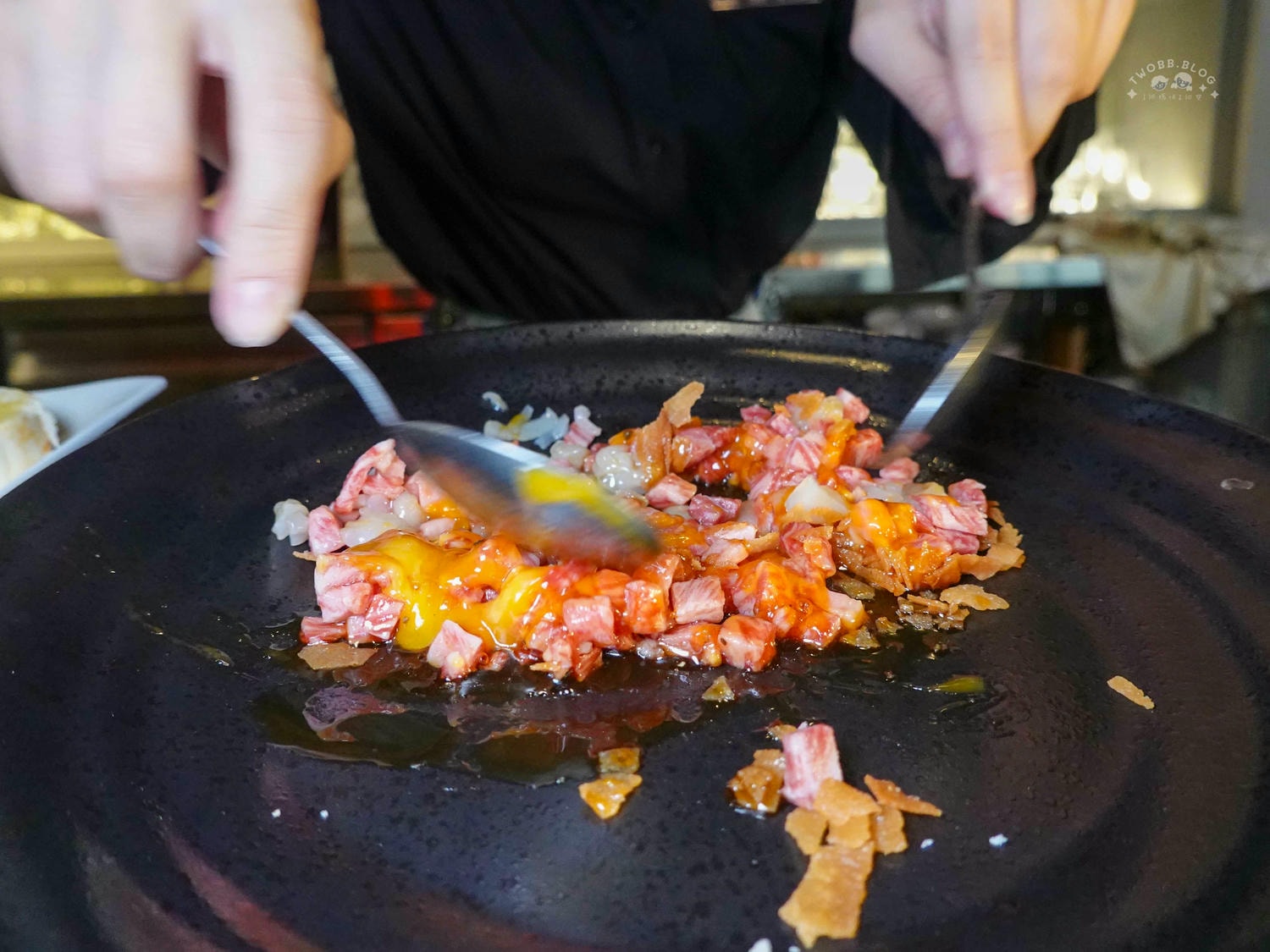 台中|Eartha 燒肉餐酒館》台中北區美食推薦!寵物友善,奢華系珠寶盒燒肉擺盤,網紅必拍餐廳,還有專人桌邊代烤服務。 - 第43張圖