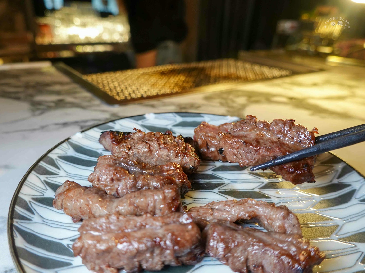 台中|Eartha 燒肉餐酒館》台中北區美食推薦!寵物友善,奢華系珠寶盒燒肉擺盤,網紅必拍餐廳,還有專人桌邊代烤服務。 - 第50張圖