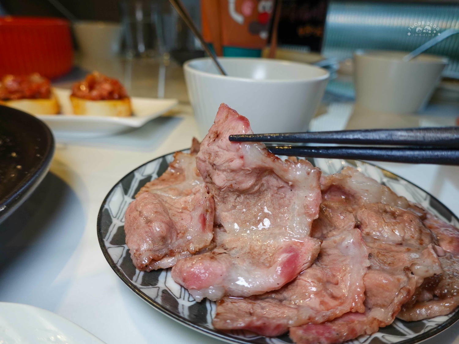 台中|Eartha 燒肉餐酒館》台中北區美食推薦!寵物友善,奢華系珠寶盒燒肉擺盤,網紅必拍餐廳,還有專人桌邊代烤服務。 - 第56張圖