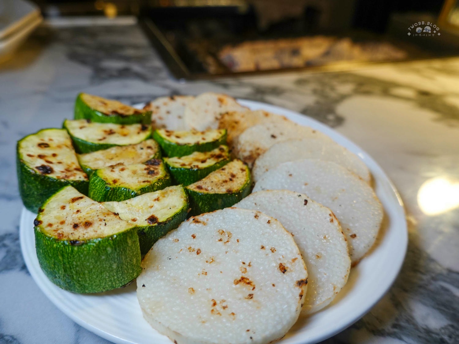 台中|Eartha 燒肉餐酒館》台中北區美食推薦!寵物友善,奢華系珠寶盒燒肉擺盤,網紅必拍餐廳,還有專人桌邊代烤服務。 - 第67張圖