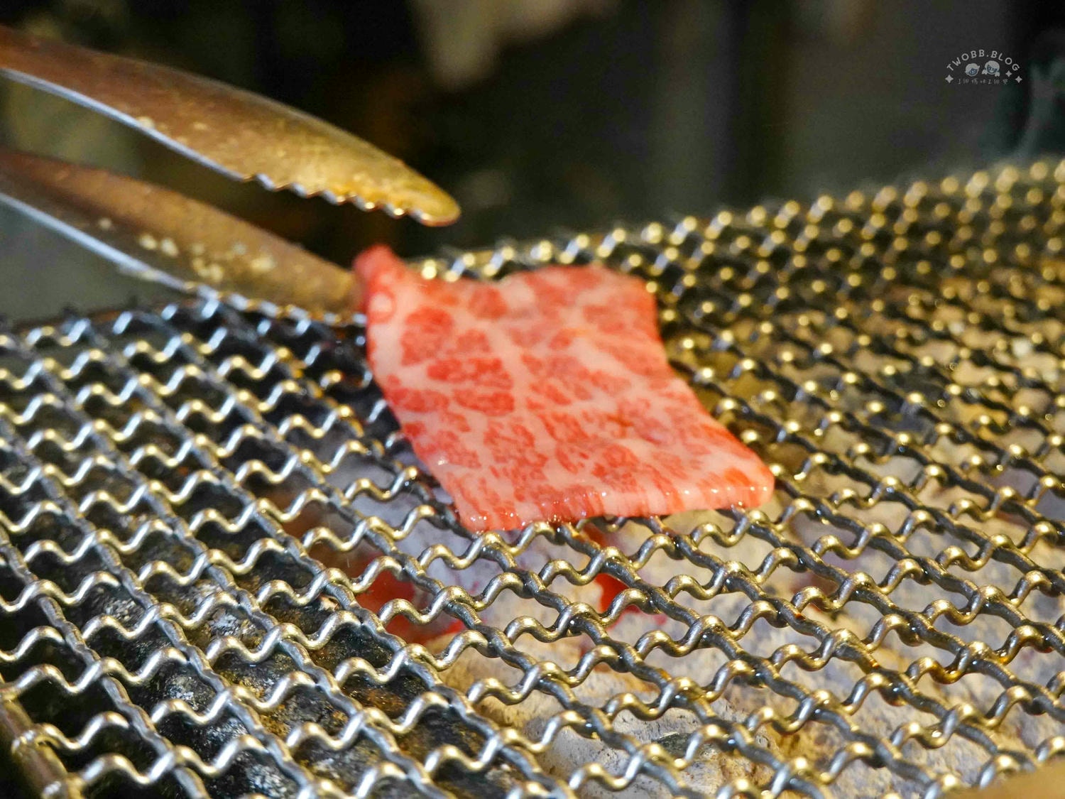 台中|Eartha 燒肉餐酒館》台中北區美食推薦!寵物友善,奢華系珠寶盒燒肉擺盤,網紅必拍餐廳,還有專人桌邊代烤服務。 - 第39張圖