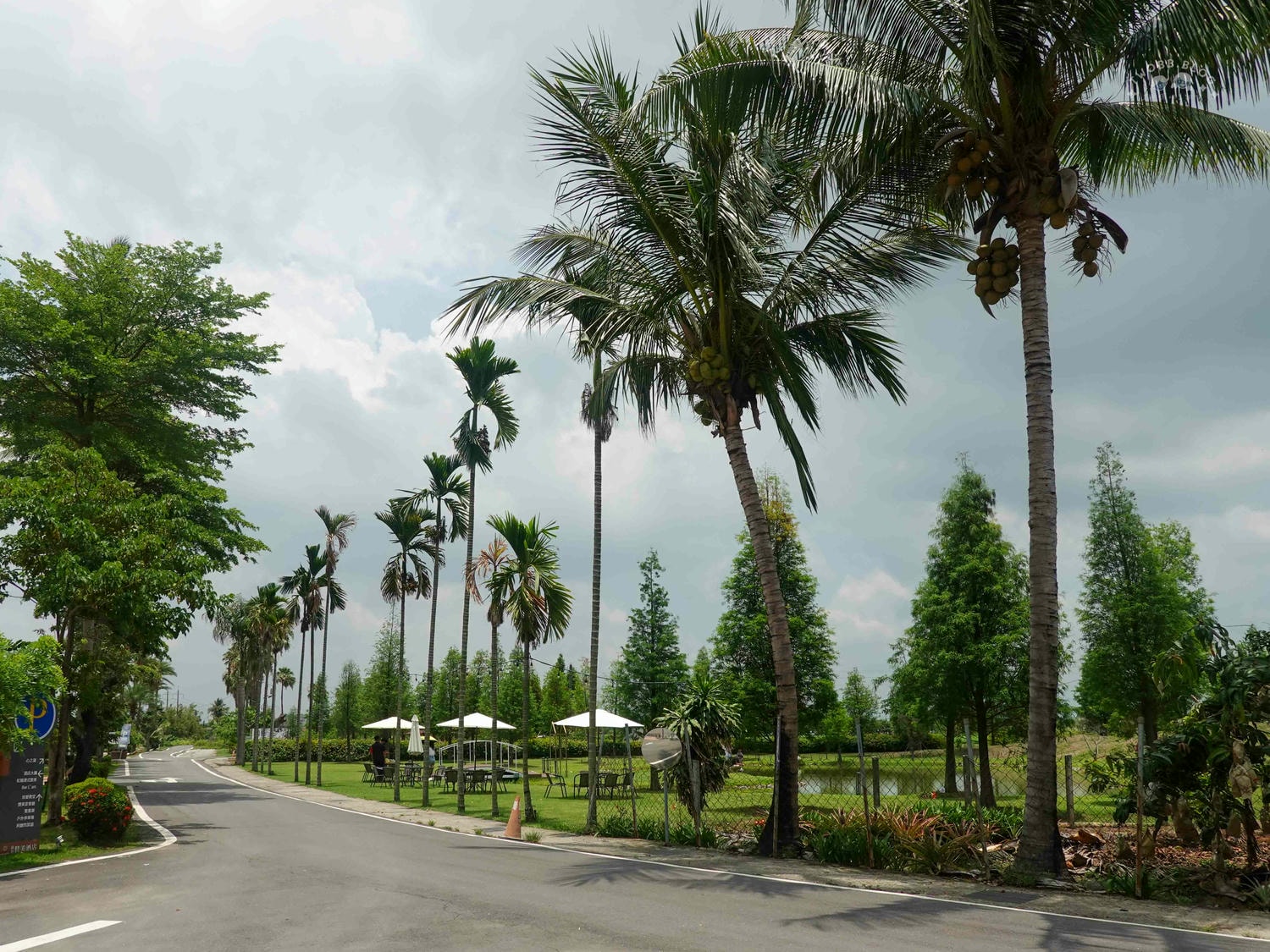 台南|南科贊美酒店》台南住宿推薦!戶外戲水泳池、親子遊戲室&親子農園體驗,超Chill湖畔酒吧,免費自行車租借,還有氣泡水全日供應! - 第105張圖
