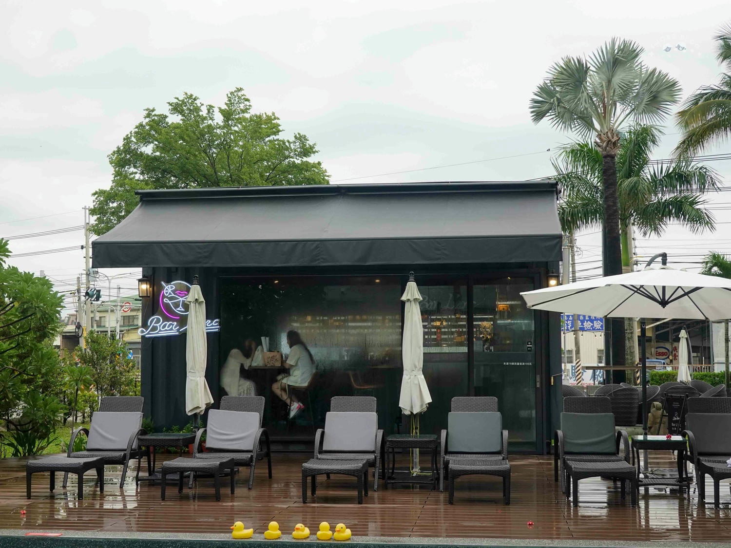 台南|南科贊美酒店》台南住宿推薦!戶外戲水泳池、親子遊戲室&親子農園體驗,超Chill湖畔酒吧,免費自行車租借,還有氣泡水全日供應! - 第56張圖