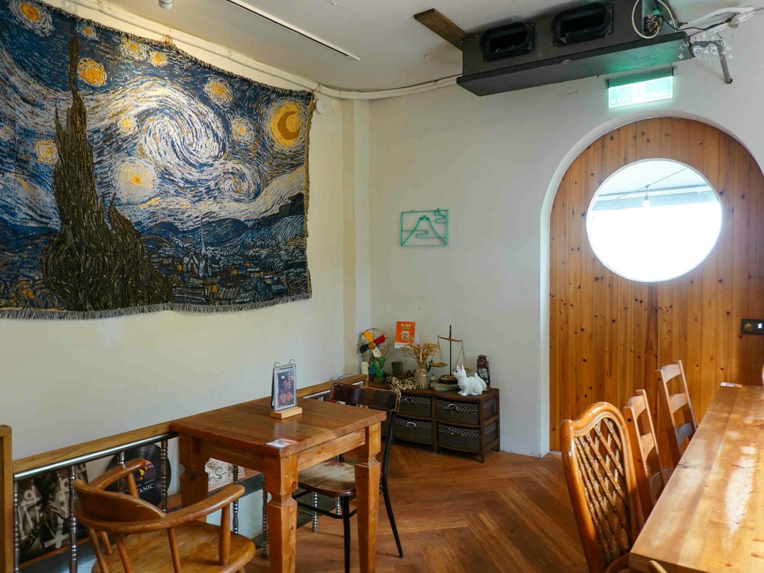台北|呼嚕小酒館》寵物友善!台北餐酒館推薦,政大美食,露營風城市小秘境,異國美食特色調酒。 - 第25張圖
