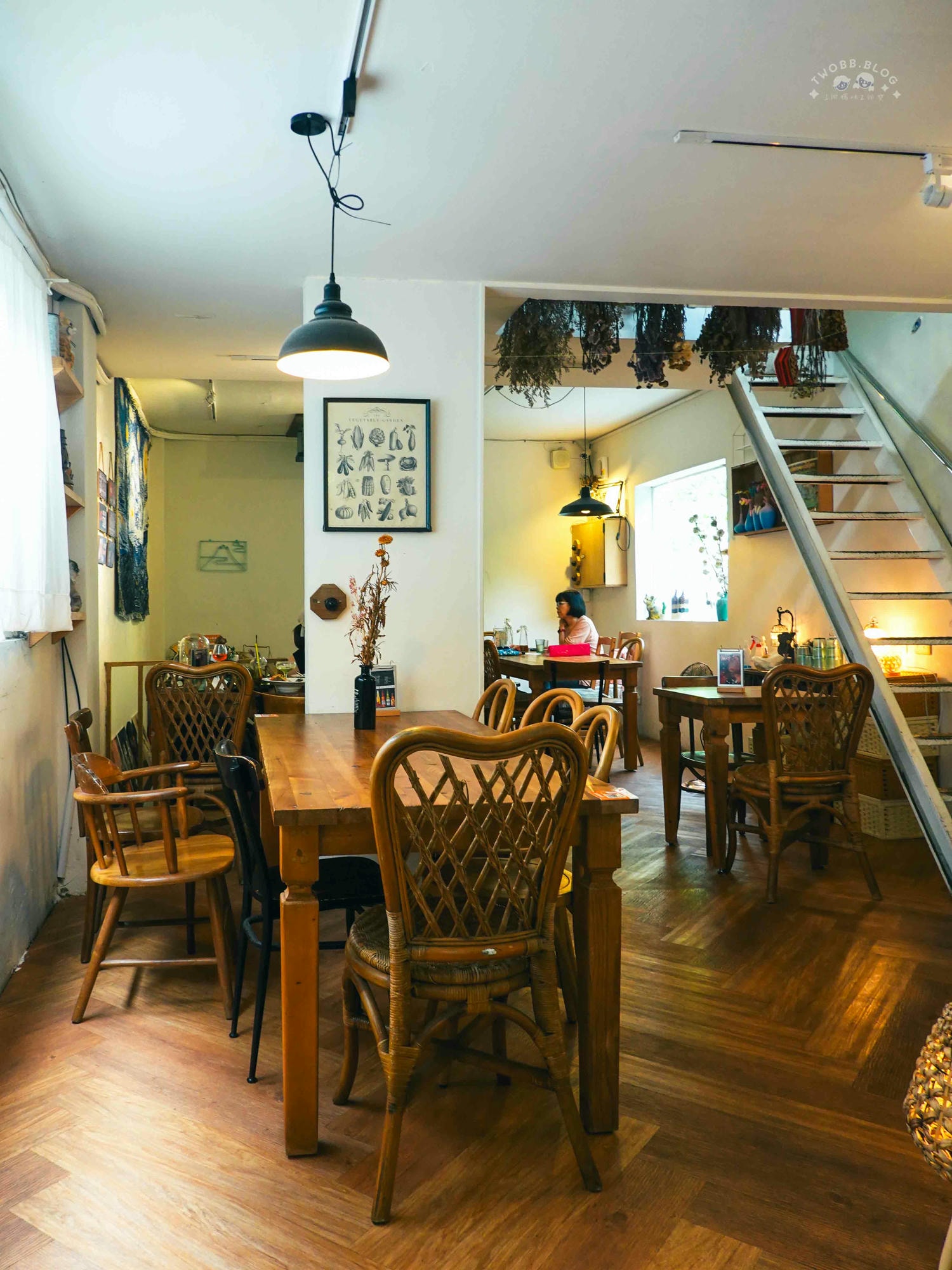 台北|呼嚕小酒館》寵物友善!台北餐酒館推薦,政大美食,露營風城市小秘境,異國美食特色調酒。 - 第24張圖