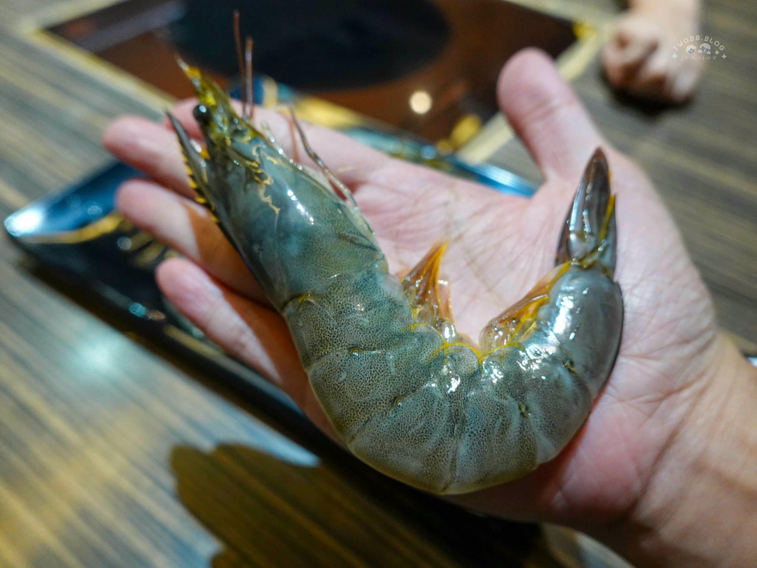 台北|神來一鍋(內湖總店)》百樣新鮮食材無限供應!期間限定水果吃到飽,四人同行打卡再送20公分長馬來西亞大白蝦! - 第11張圖