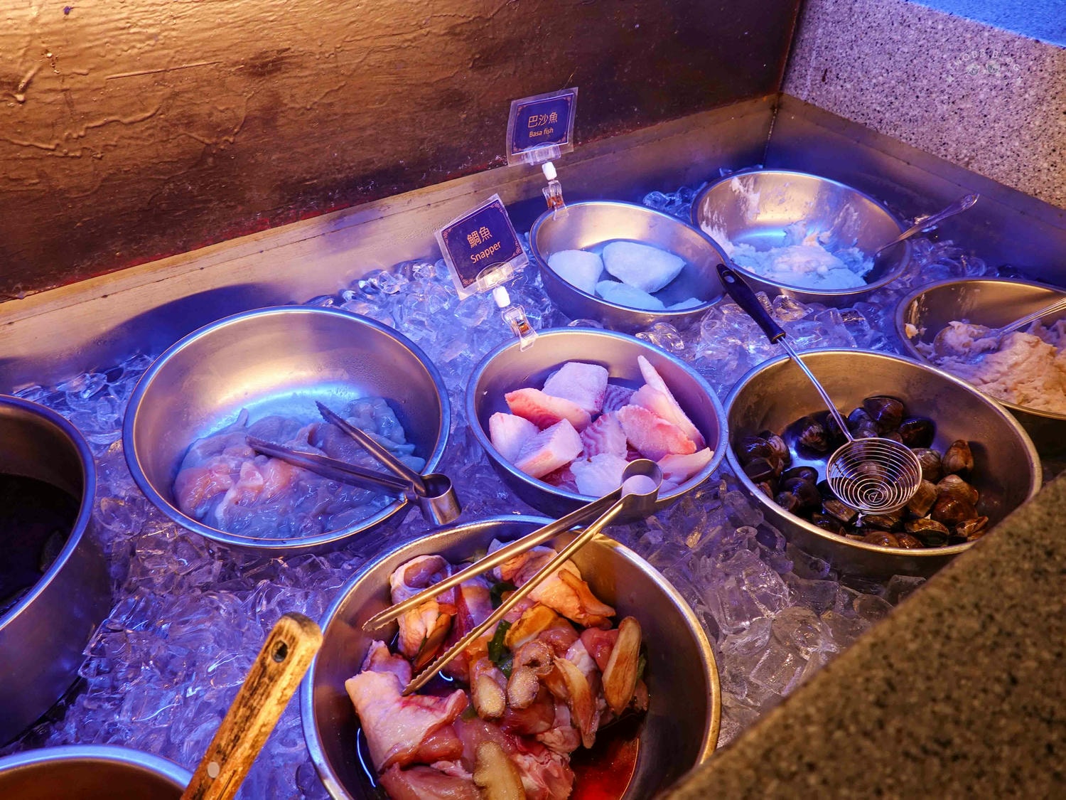 台北|神來一鍋(內湖總店)》百樣新鮮食材無限供應!期間限定水果吃到飽,四人同行打卡再送20公分長馬來西亞大白蝦! - 第24張圖