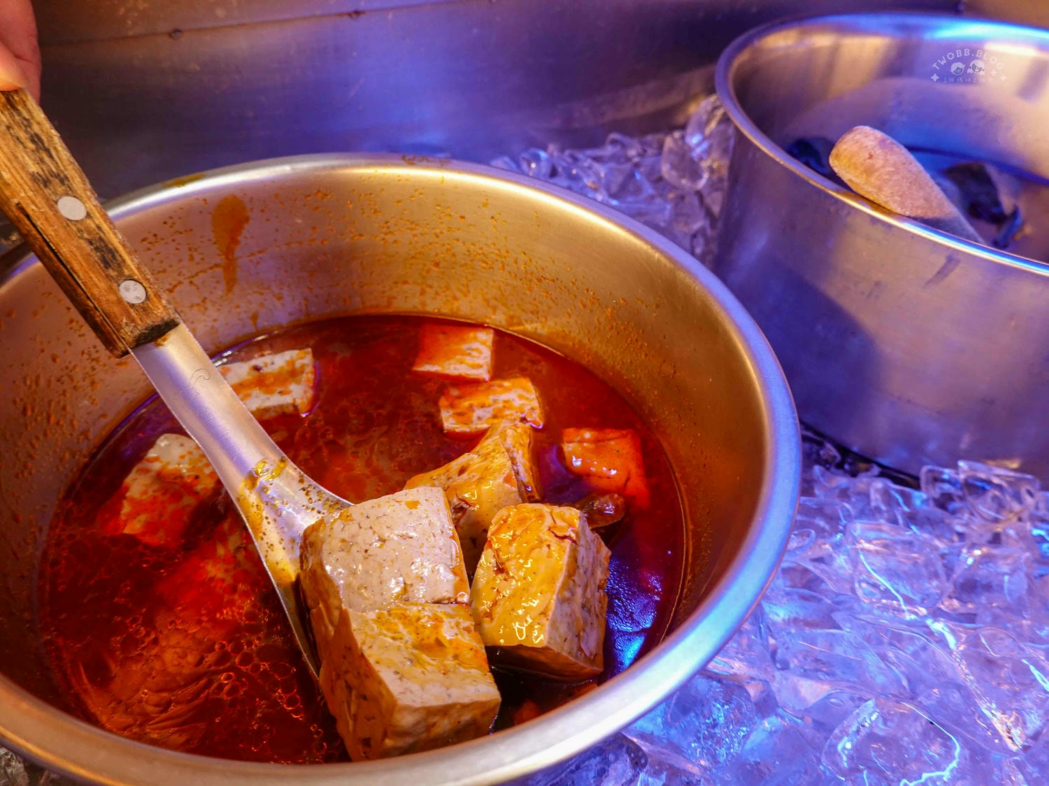 台北|神來一鍋(內湖總店)》百樣新鮮食材無限供應!期間限定水果吃到飽,四人同行打卡再送20公分長馬來西亞大白蝦! - 第26張圖