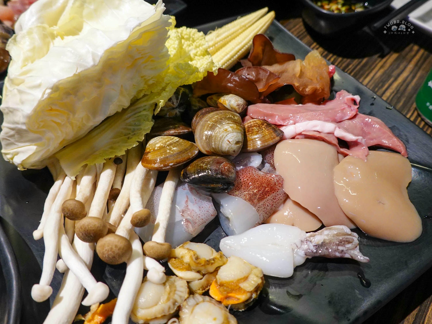 台北|神來一鍋(內湖總店)》百樣新鮮食材無限供應!期間限定水果吃到飽,四人同行打卡再送20公分長馬來西亞大白蝦! - 第63張圖