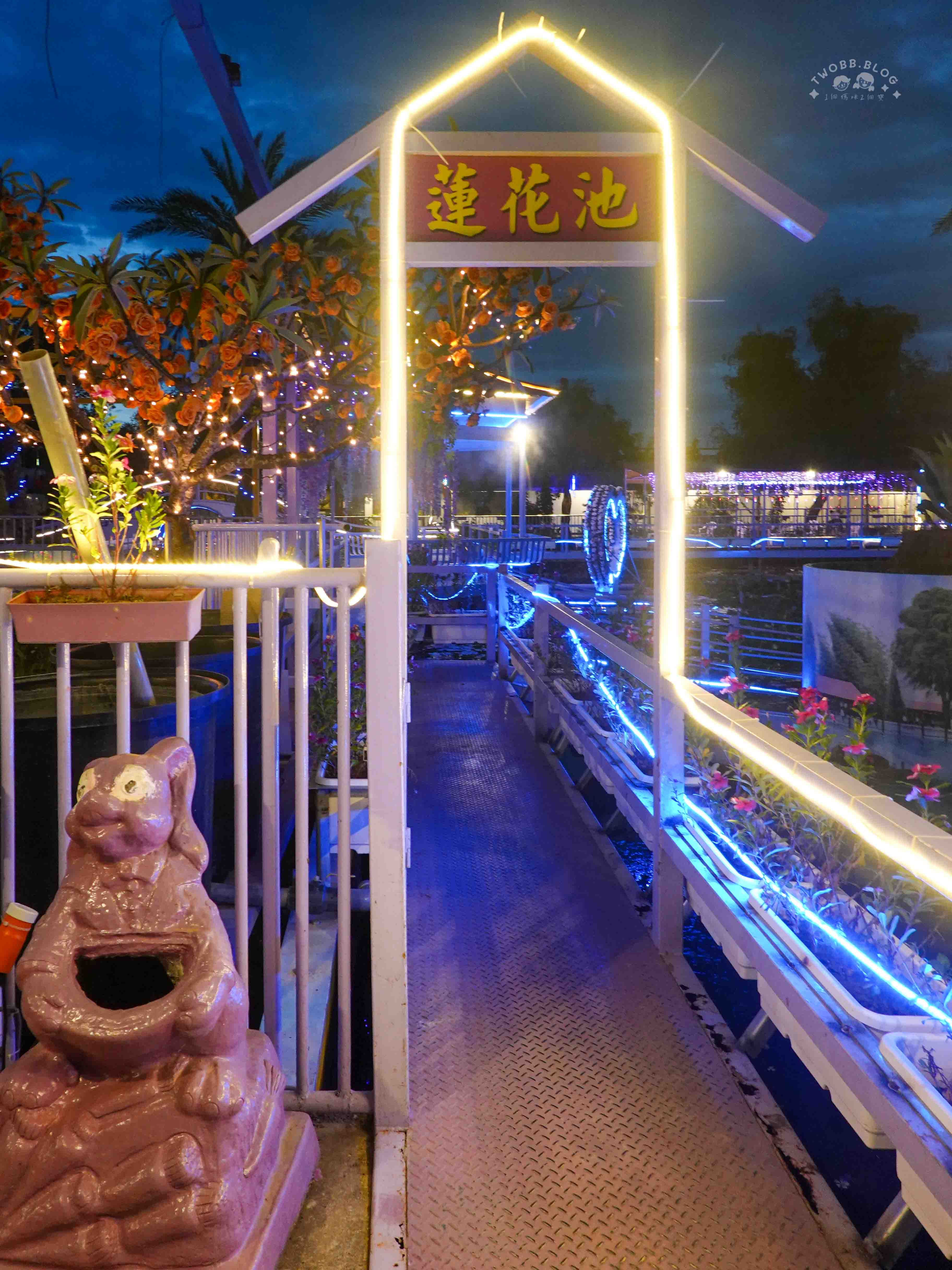台南|紫色水漾越南休閒村》台南新景點(原鱷魚王蓮花休閒村)!寵物友善,消費不限時間,正宗越式料理、越式烤肉,越南服裝免費租借,大片蓮花池紫色夢幻造景。 - 第68張圖