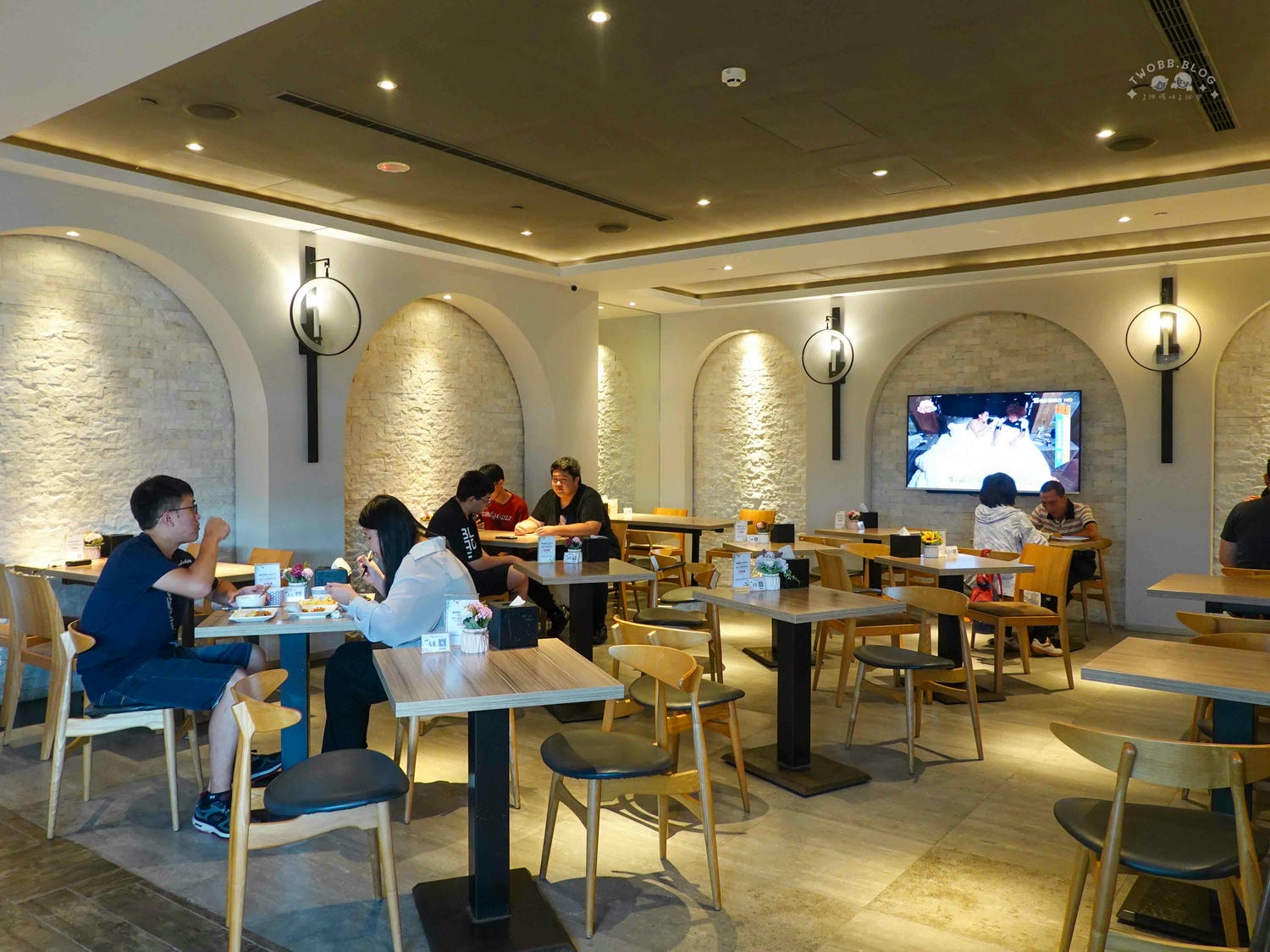 台中|芭蕾城堡酒店》台中南屯住宿推薦!台灣十大城堡,多種親子主題房型,卡拉OK設備、房內還有室內攀岩、按摩浴缸,台中親子住宿首選。 - 第90張圖