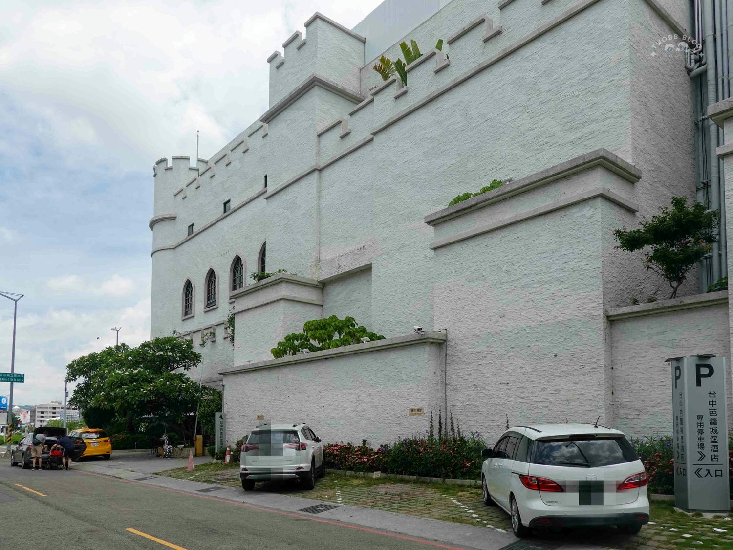 台中|芭蕾城堡酒店》台中南屯住宿推薦!台灣十大城堡,多種親子主題房型,卡拉OK設備、房內還有室內攀岩、按摩浴缸,台中親子住宿首選。 - 第11張圖 芭蕾城堡酒店