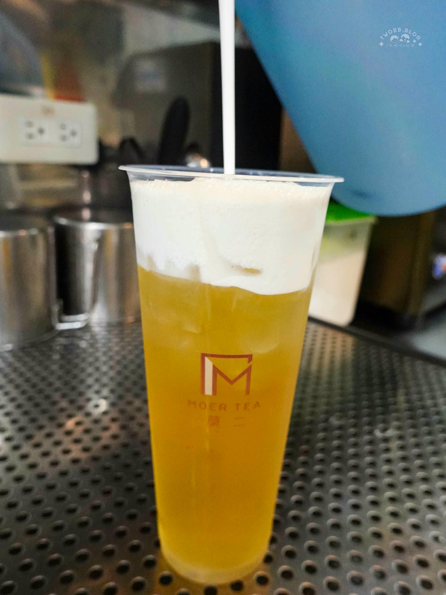 台中|莫二More Tea烏龍專賣(台中學士店)》一中必喝玩味烏龍專賣店!濃厚系烏龍專賣!加入一整瓶義美鮮奶,挖滿三大球芒果冰淇淋,夏日限定雪酪烏龍消暑首選。 - 第32張圖