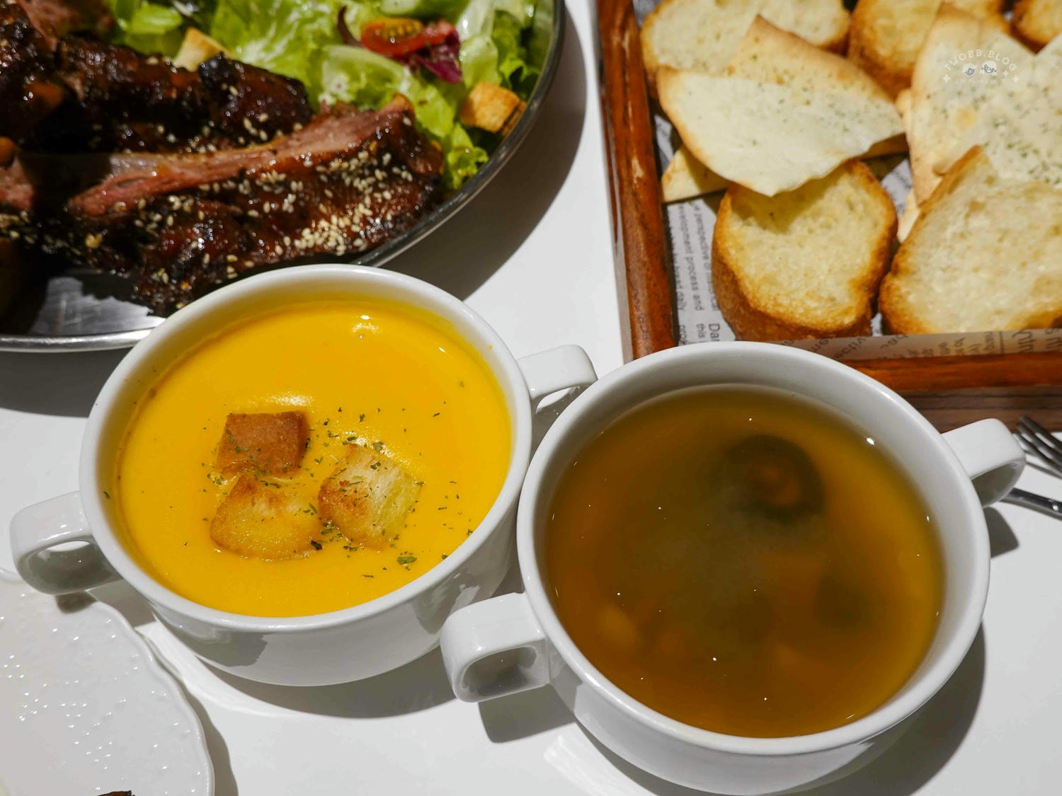 台中|綠萼159 地中海南法料理》台中北屯美食推薦,可包場!寵物友善、親子友善餐廳,絕美歐式餐廳,還有超萌兔兔駐店。 - 第59張圖