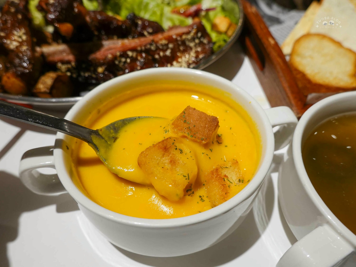 台中|綠萼159 地中海南法料理》台中北屯美食推薦,可包場!寵物友善、親子友善餐廳,絕美歐式餐廳,還有超萌兔兔駐店。 - 第61張圖