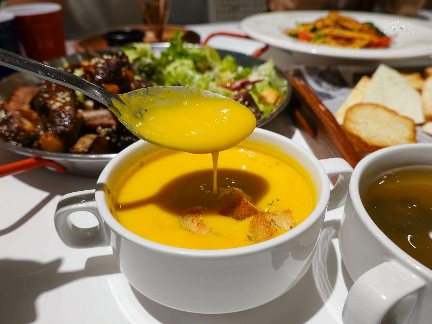 台中|綠萼159 地中海南法料理》台中北屯美食推薦,可包場!寵物友善、親子友善餐廳,絕美歐式餐廳,還有超萌兔兔駐店。 - 第62張圖