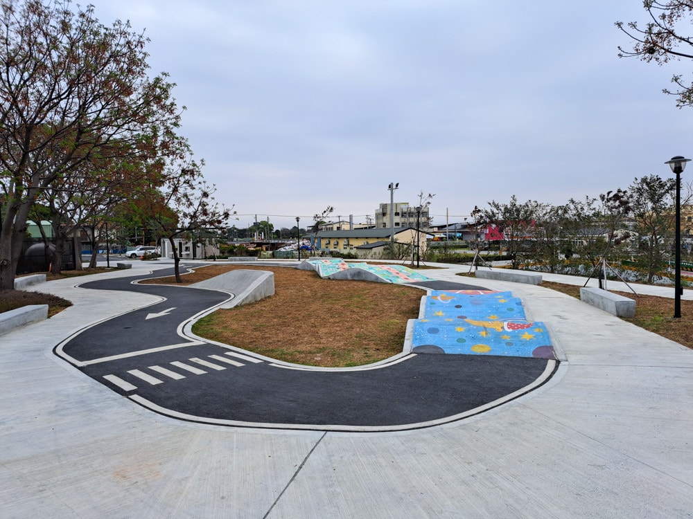 雲林|虎尾632高地公園》雲林特色公園!虎爺主題遊戲塔 ,滑步車道。 - 第18張圖 虎尾632高地公園 (11)