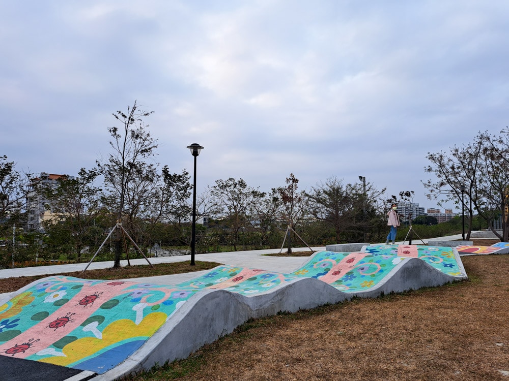 雲林|虎尾632高地公園》雲林特色公園!虎爺主題遊戲塔 ,滑步車道。 - 第17張圖 虎尾632高地公園 (6)