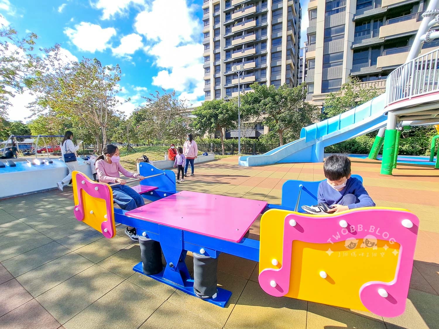 苗栗|頭份音樂公園》特色公園!音樂主題公園,7米薩克斯風旋轉溜滑梯、滑索游具。 - 第23張圖 頭份音樂公園 (26)