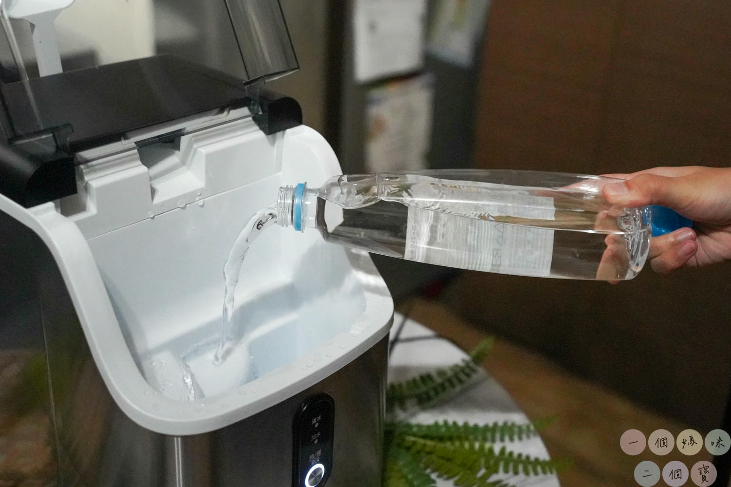 KOHZII 康馳 微電腦全自動製冰機 KIM1510-夏日必備!快速製冰,超大容量,一鍵簡單操控製冰及清潔,小冰鑽顆粒冰,快速完成沁涼飲品! - 第21張圖 Dsc07278