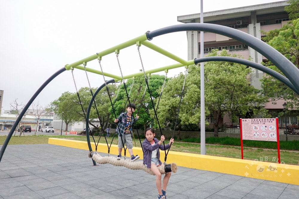 苗栗|灣麗親子公園》特色公園!全台首創農舍主題親子公園,天空隧道、田鼠山丘、斗笠攀爬塔,多達十種以上遊具。 - 第43張圖 灣麗親子公園 (10)