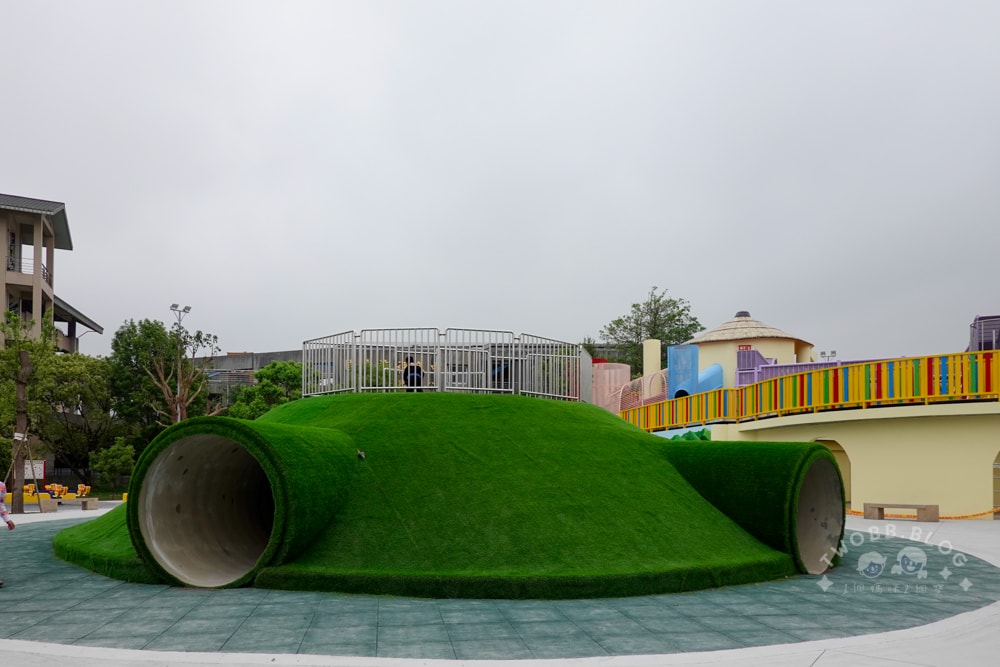 苗栗|灣麗親子公園》特色公園!全台首創農舍主題親子公園,天空隧道、田鼠山丘、斗笠攀爬塔,多達十種以上遊具。 - 第25張圖 灣麗親子公園 (14)