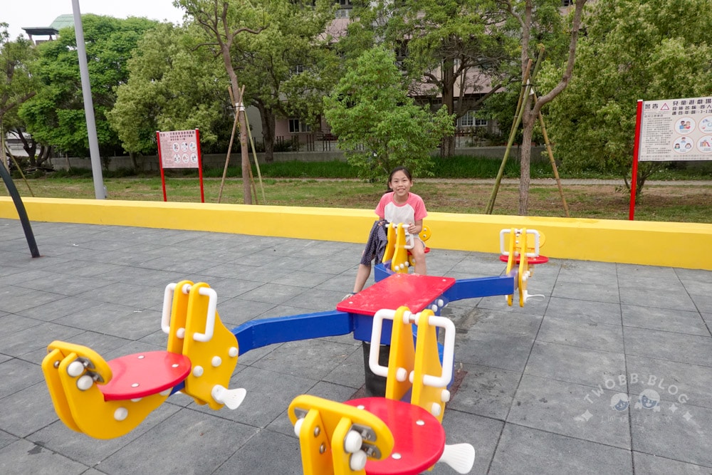 苗栗|灣麗親子公園》特色公園!全台首創農舍主題親子公園,天空隧道、田鼠山丘、斗笠攀爬塔,多達十種以上遊具。 - 第41張圖 灣麗親子公園 (33)