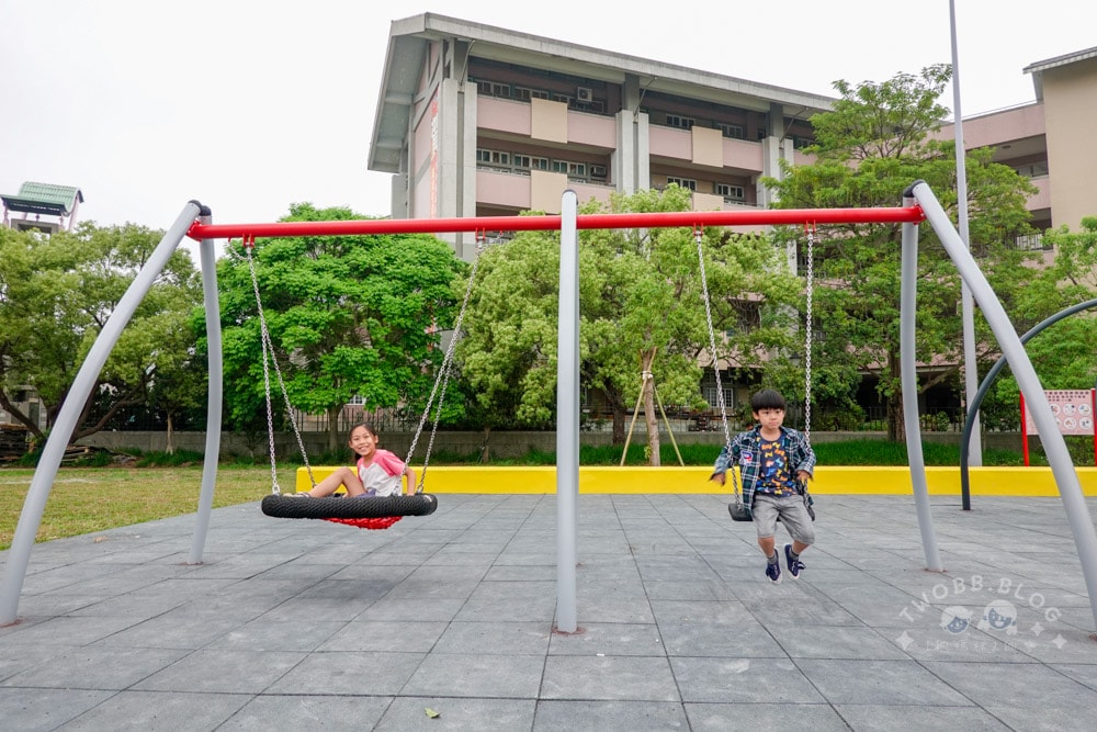 苗栗|灣麗親子公園》特色公園!全台首創農舍主題親子公園,天空隧道、田鼠山丘、斗笠攀爬塔,多達十種以上遊具。 - 第40張圖 灣麗親子公園 (34)