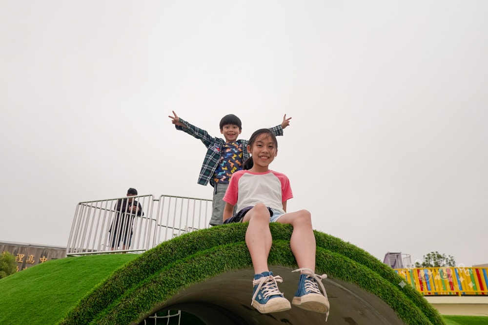 苗栗|灣麗親子公園》特色公園!全台首創農舍主題親子公園,天空隧道、田鼠山丘、斗笠攀爬塔,多達十種以上遊具。 - 第29張圖 灣麗親子公園 (46)