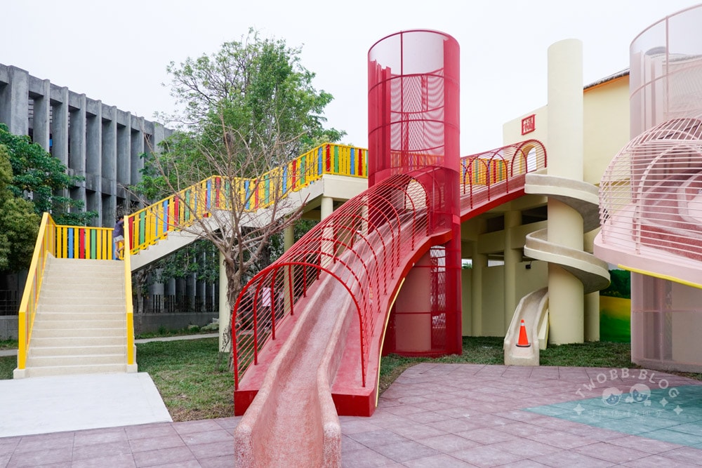 苗栗|灣麗親子公園》特色公園!全台首創農舍主題親子公園,天空隧道、田鼠山丘、斗笠攀爬塔,多達十種以上遊具。 - 第5張圖 灣麗親子公園 (5)