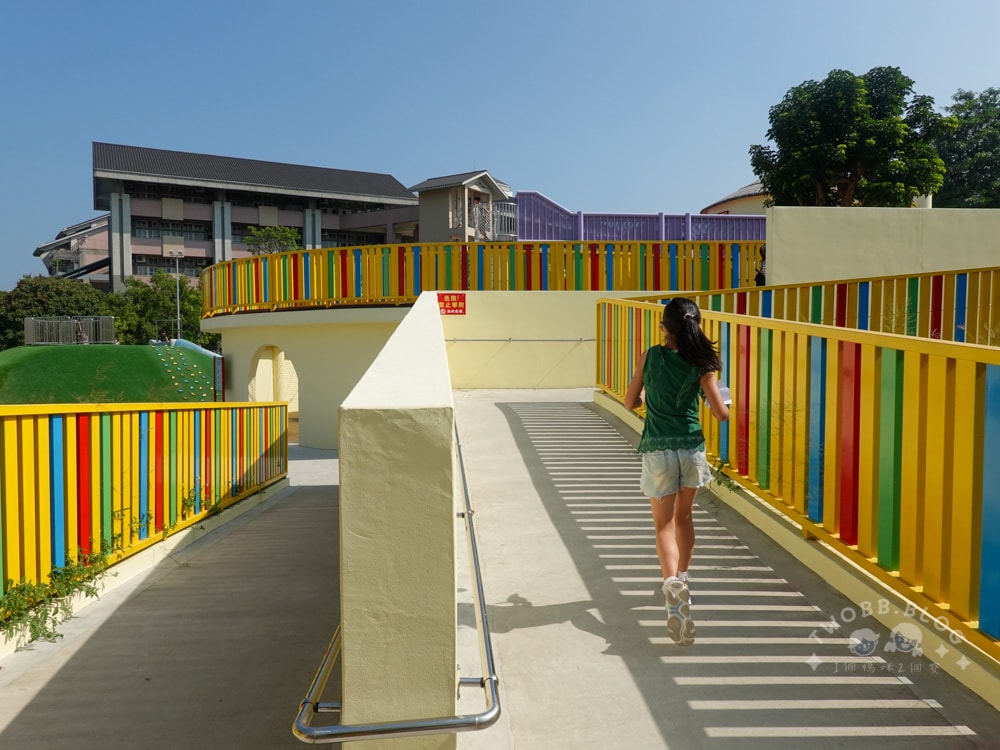 苗栗|灣麗親子公園》特色公園!全台首創農舍主題親子公園,天空隧道、田鼠山丘、斗笠攀爬塔,多達十種以上遊具。 - 第11張圖 灣麗親子公園 (57)