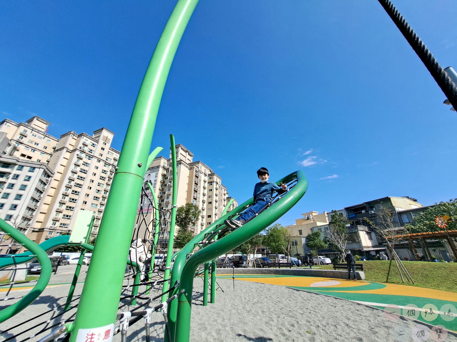桃園|傑克與魔豆主題公園》八德特色公園!0.4公頃面積,大葉蔓藤造型攀爬架,巨人大手。 - 第5張圖 傑克與魔豆主題公園 (9)