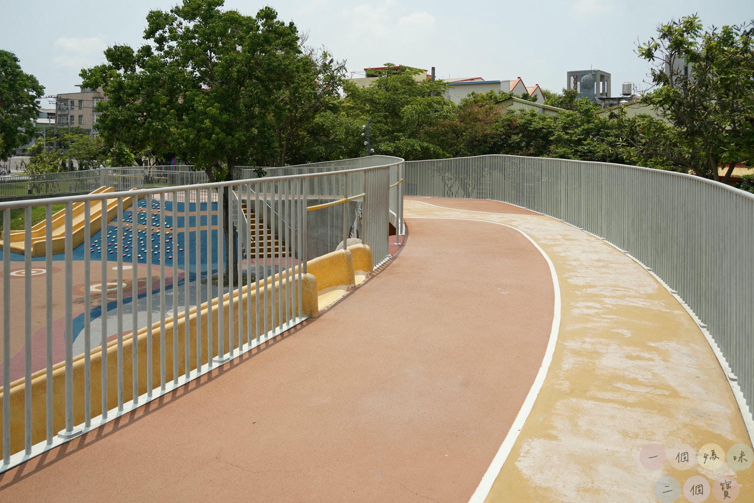 彰化|員林兔馬鹿公園》彰化首座共融公園!消防車主題,刺激的9.6公尺球形高塔滑梯、環形吊索遊具玩不膩。 - 第21張圖 員林兔馬鹿公園 (26)