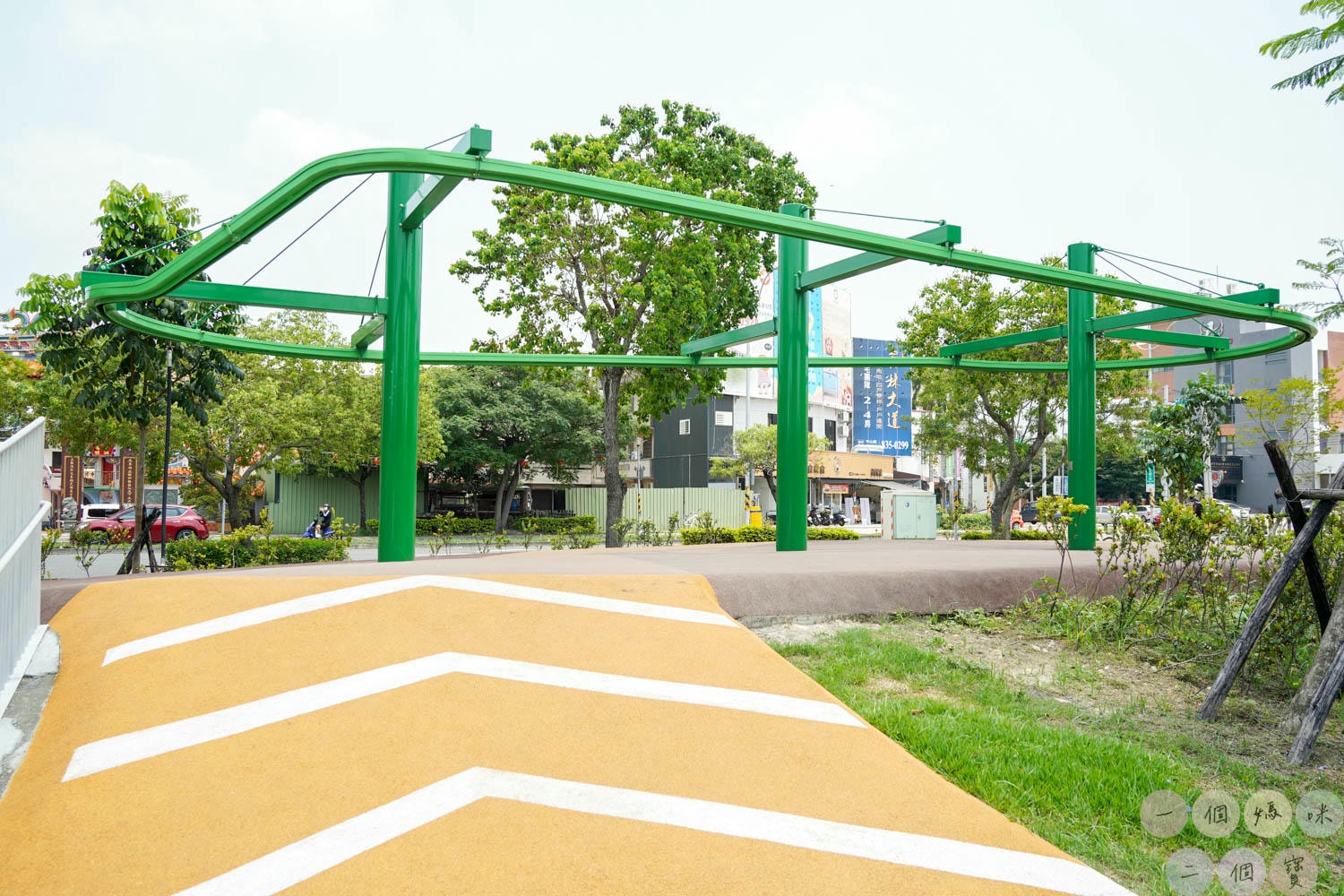 彰化|員林兔馬鹿公園》彰化首座共融公園!消防車主題,刺激的9.6公尺球形高塔滑梯、環形吊索遊具玩不膩。 - 第5張圖 員林兔馬鹿公園 (32)