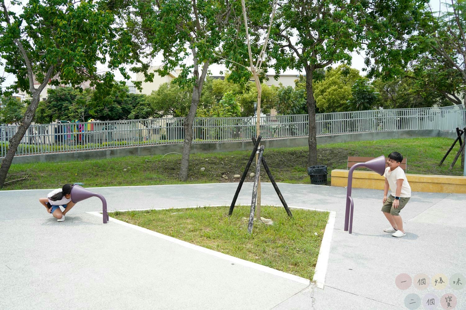 彰化|員林兔馬鹿公園》彰化首座共融公園!消防車主題,刺激的9.6公尺球形高塔滑梯、環形吊索遊具玩不膩。 - 第28張圖 員林兔馬鹿公園 (36)
