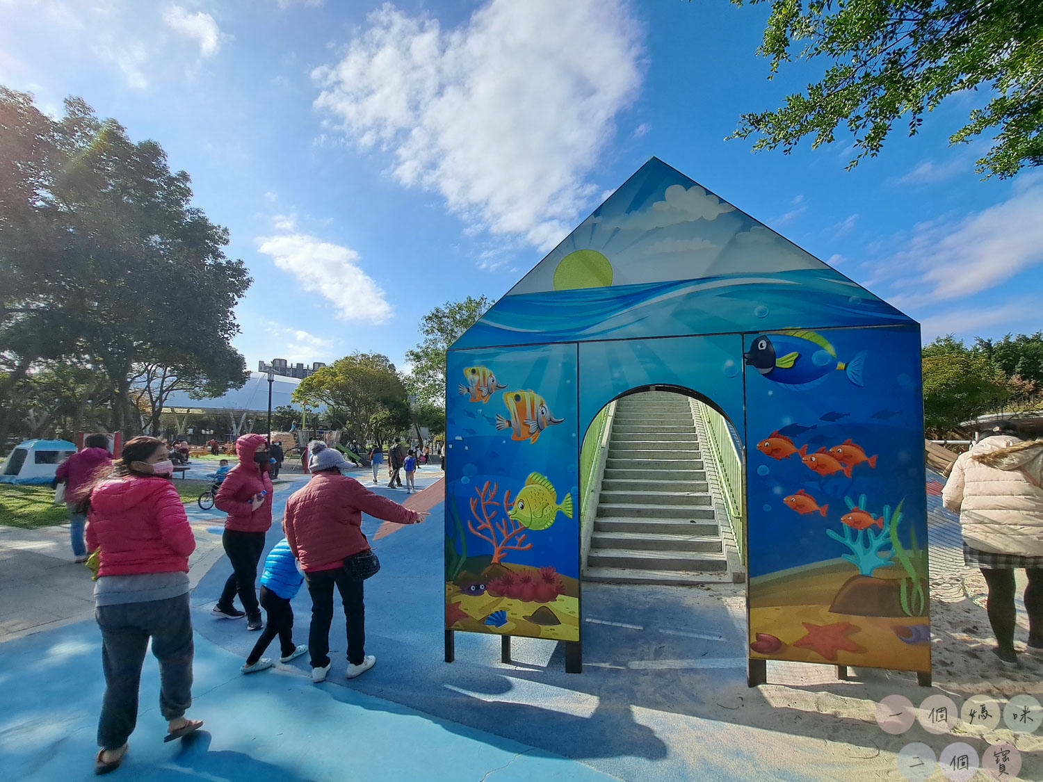 桃園|新勢公園》平鎮共融兒童遊戲場,海洋主題溜滑梯,超大沙坑、旋轉飛椅、攀岩極限運動場,無敵大草坪遛狗放風。 - 第6張圖 新勢公園 (9)